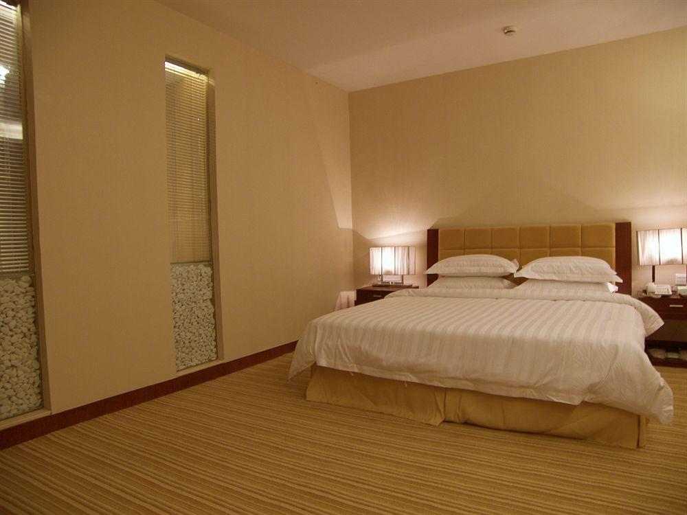 Long Zhou Grand Hotel Гуанчжоу Экстерьер фото