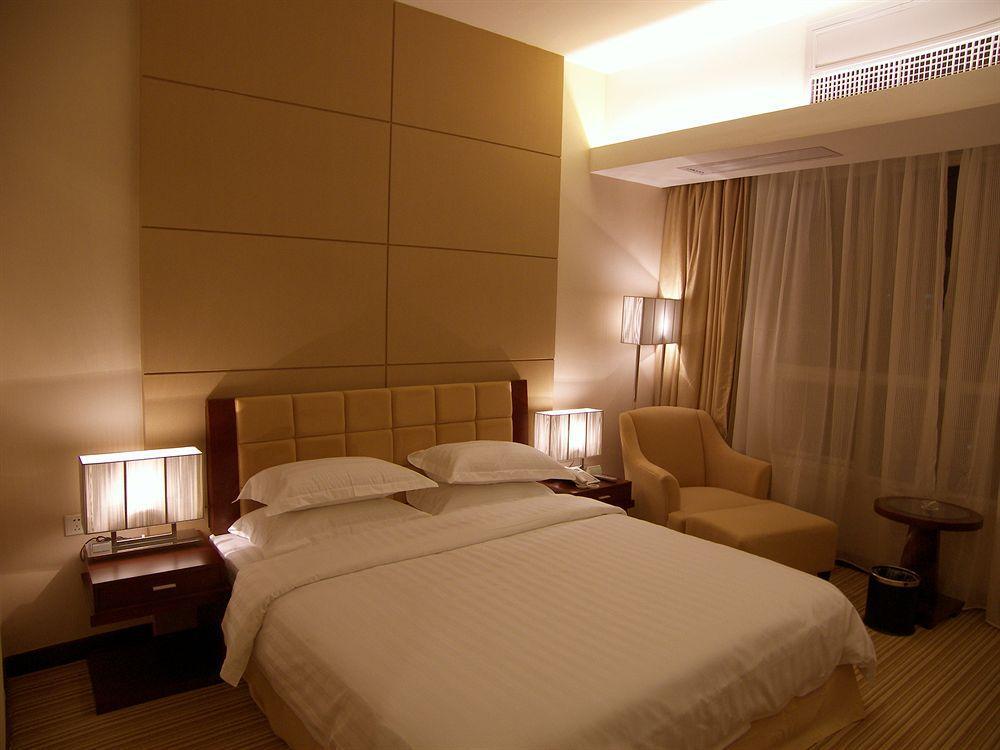 Long Zhou Grand Hotel Гуанчжоу Экстерьер фото