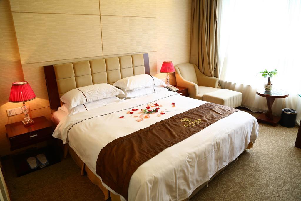 Long Zhou Grand Hotel Гуанчжоу Номер фото