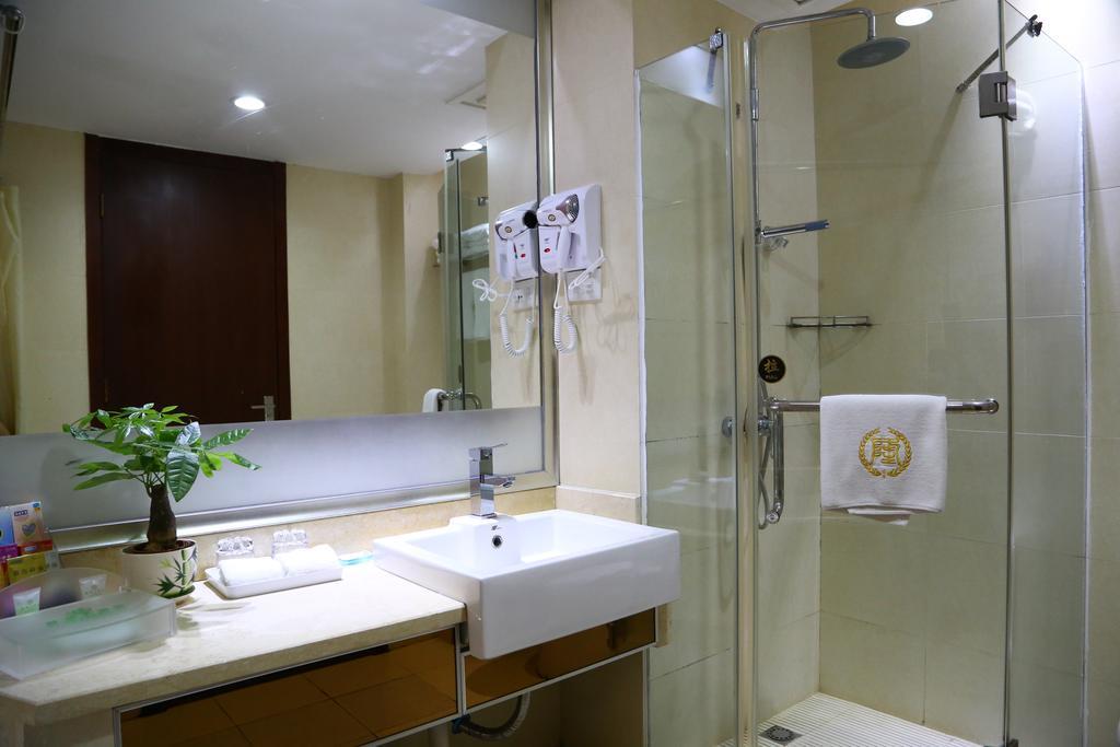 Long Zhou Grand Hotel Гуанчжоу Номер фото