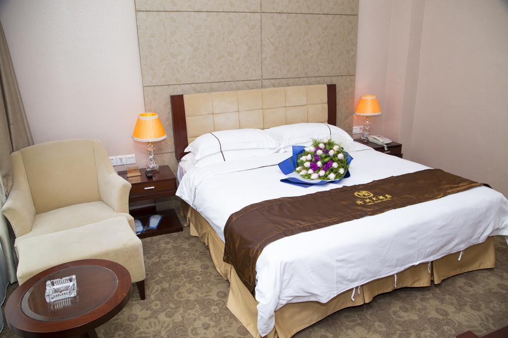 Long Zhou Grand Hotel Гуанчжоу Номер фото